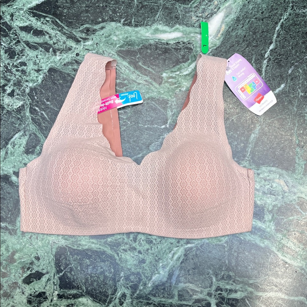 Hanes Textured Lace Bra in Soft Pink